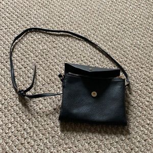 Cross body purse with many pockets